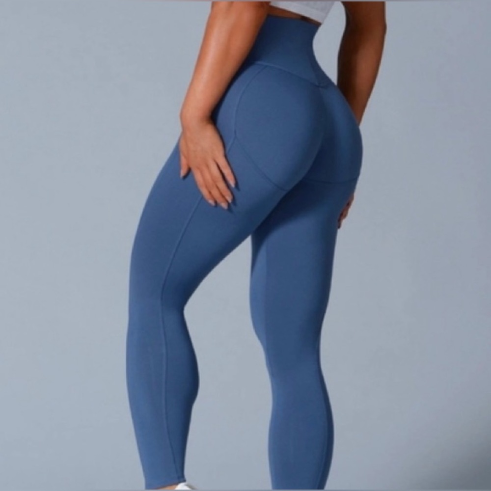 Bombshell Sportswear Shape leggings in blue 💙